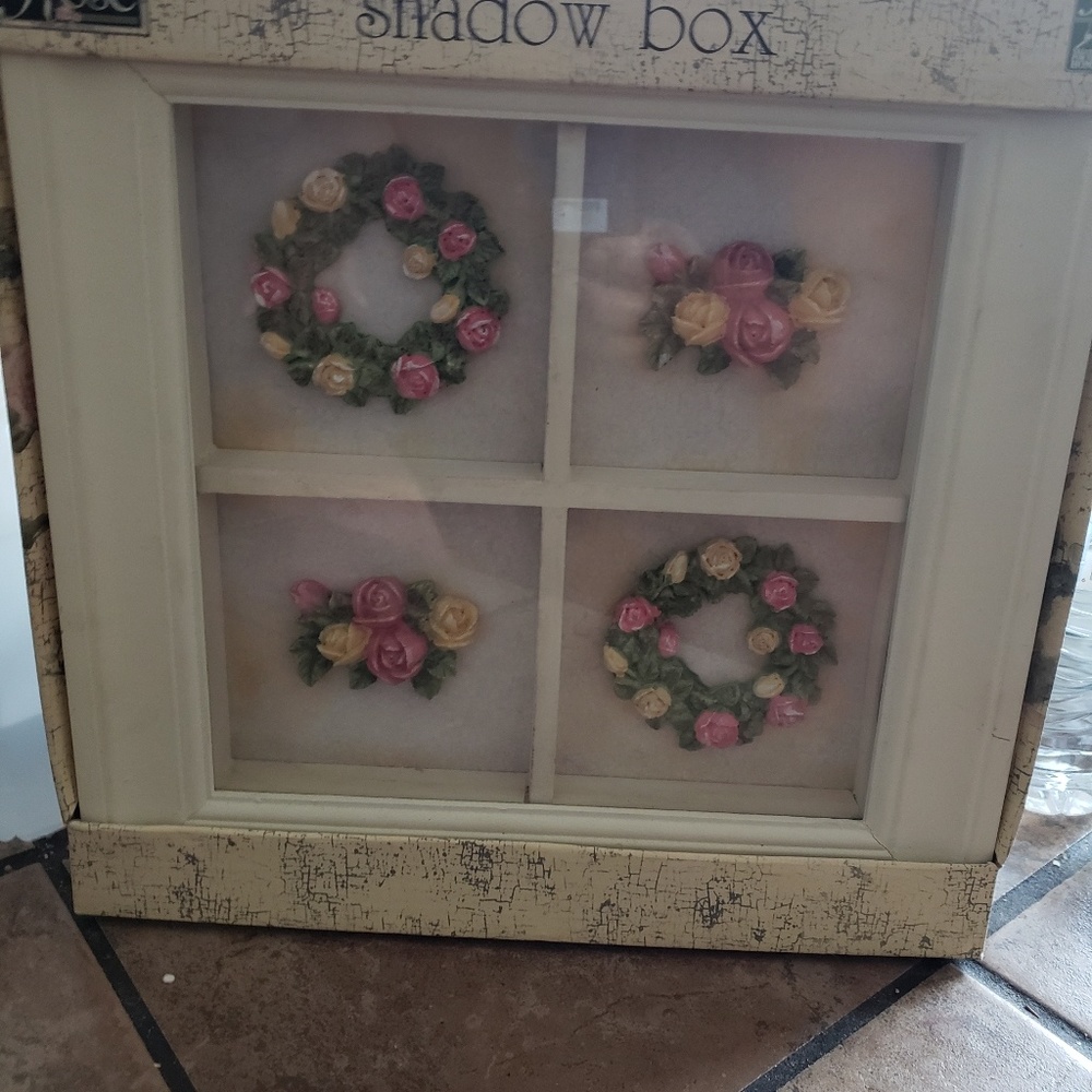 Picture shadow box